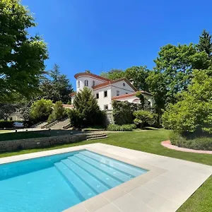Villa Espectacular Casa Chateau En El Centro De, Olot